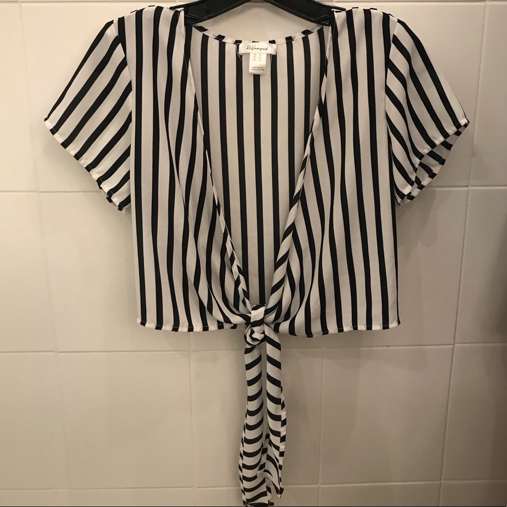 Striped cropped blouse with front tie